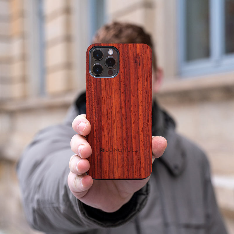 Cover aus Holz für iPhone 12